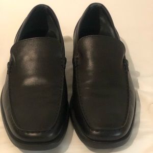 Tod’s driving loafers